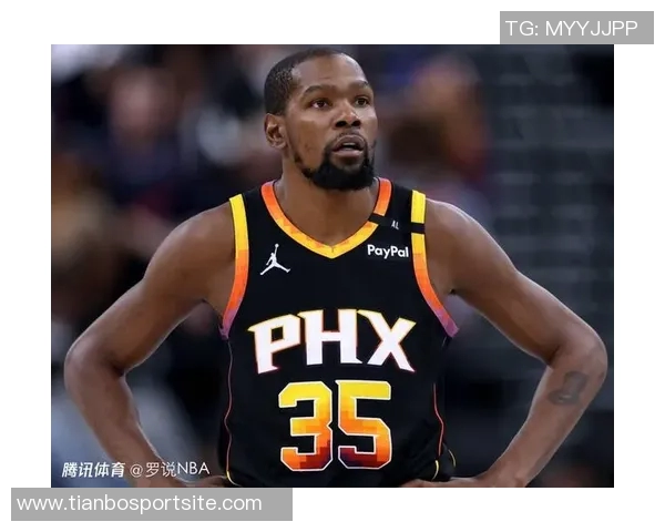 杜兰特透露侄子崇拜布克或因曾与他并肩作战 杜兰特透露侄子崇拜布克或因曾与他并肩作战